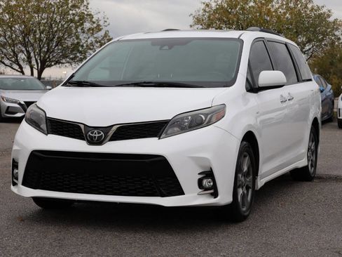 Used 2019 Toyota Sienna SE image 6