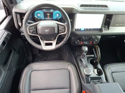 New 2025 Ford Bronco Badlands image 7