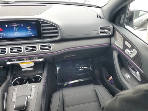 New 2026 Mercedes-Benz GLS 580 4MATIC image 17