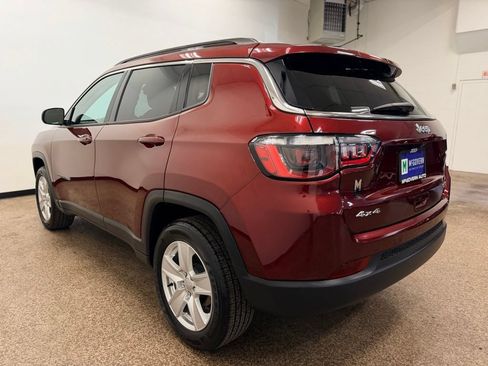 Used 2022 Jeep Compass Latitude w/ Convenience Group AWD/4WD image 3