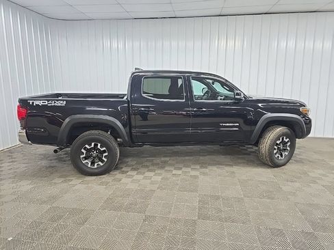 Used 2019 Toyota Tacoma TRD Off-Road AWD/4WD image 2