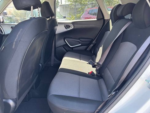 Used 2025 Kia Soul LX w/ LX Technology Package FWD image 36