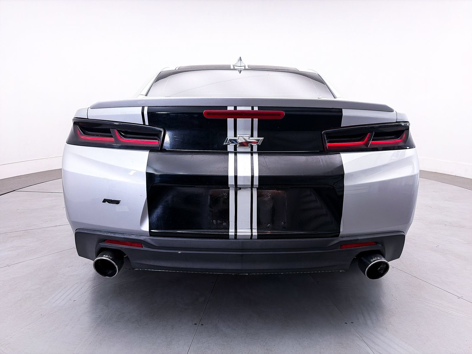 Used 2018 Chevrolet Camaro LT w/ RS Package RWD image 9