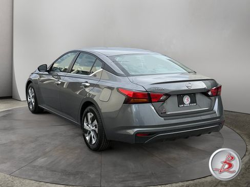 Used 2024 Nissan Altima 2.5 S FWD image 5