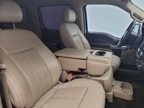 Used 2019 Ford F150 Lariat w/ Trailer Tow Package image 21