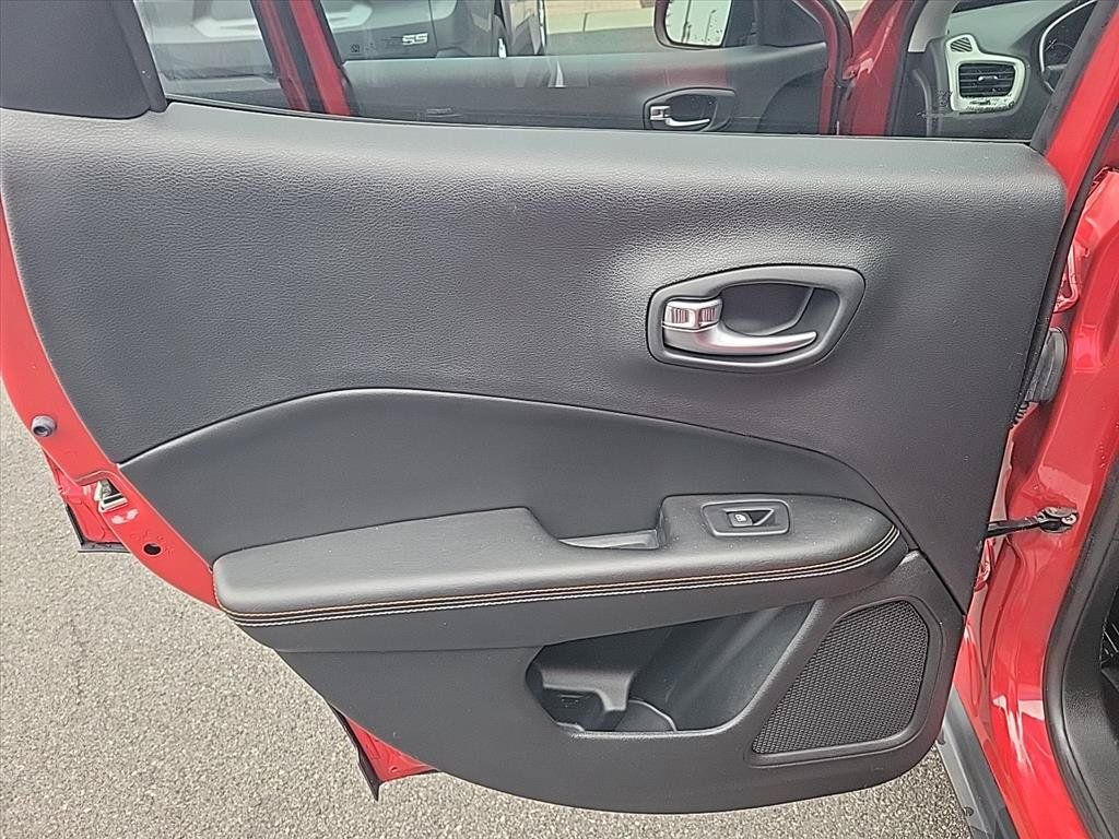 Used 2019 Jeep Compass Latitude AWD/4WD image 19