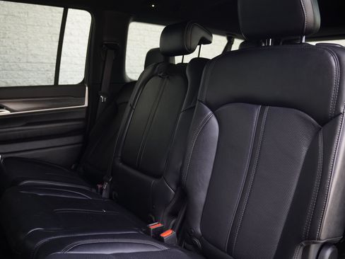 Used 2024 Jeep Wagoneer L Series II w/ Flexible Seating Group RWD image 27