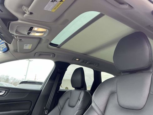 Used 2023 Volvo XC60 B5 Plus image 13