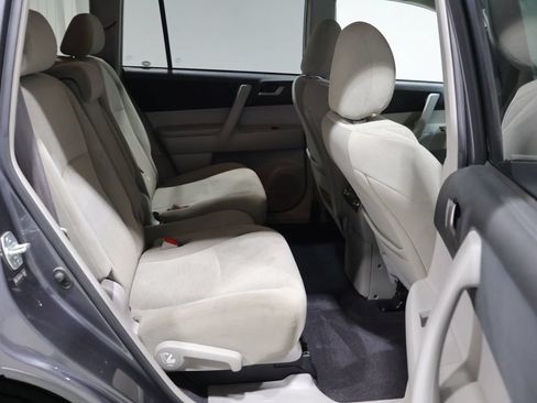 Used 2013 Toyota Highlander Plus AWD/4WD image 20