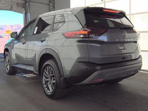 Used 2023 Nissan Rogue S image 2