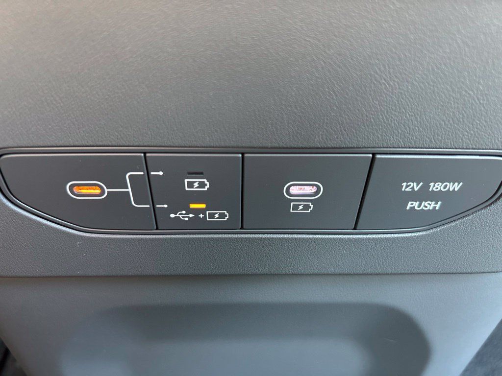 Used 2024 Kia EV9 Light Long Range RWD image 16