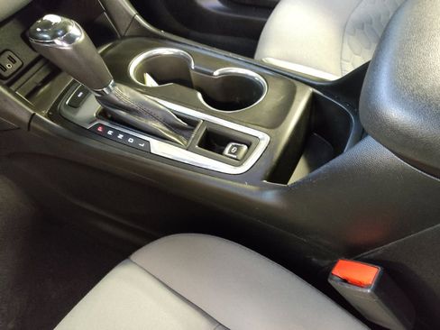 Used 2018 Chevrolet Equinox LT w/ Sun & Infotainment Package image 26