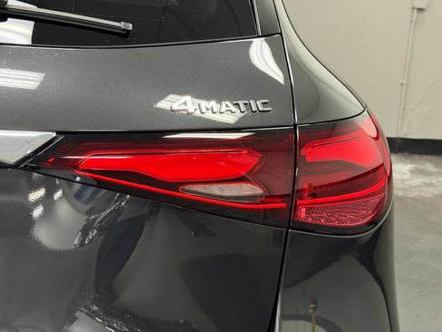 Used 2025 Mercedes-Benz GLC 350e 4MATIC image 15