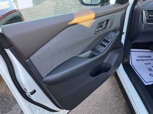 Used 2023 Nissan Rogue S image 13