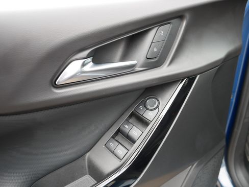 Used 2025 Chevrolet Equinox LT image 19