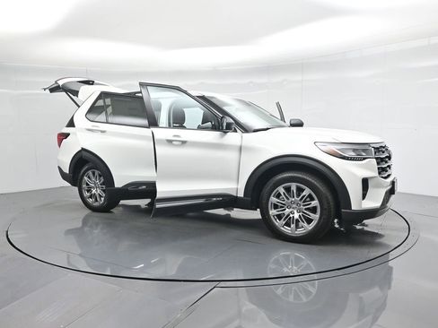 New 2025 Ford Explorer Active w/ Active Comfort Package image 31