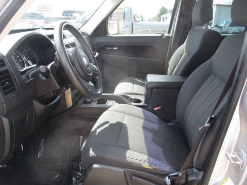 Used 2011 Jeep Liberty Sport AWD/4WD image 15