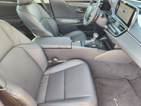 New 2025 Lexus ES 300h w/ Premium Package image 12