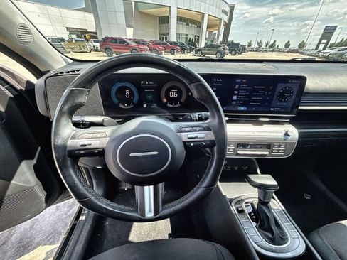 Used 2025 Hyundai Kona SEL AWD/4WD image 14