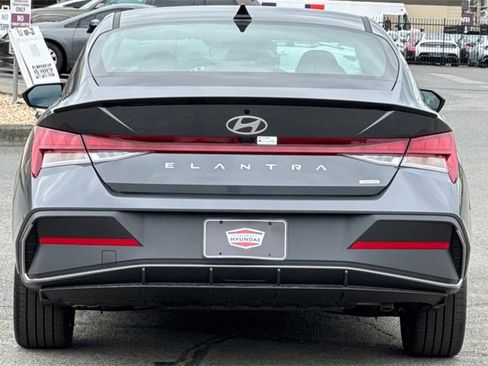 New 2025 Hyundai Elantra SEL image 7