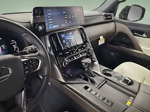 New 2024 Lexus LX 600 4WD w/ Luxury Package image 10
