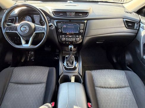 Used 2018 Nissan Rogue SV w/ Sun & Sound Touring Package image 10