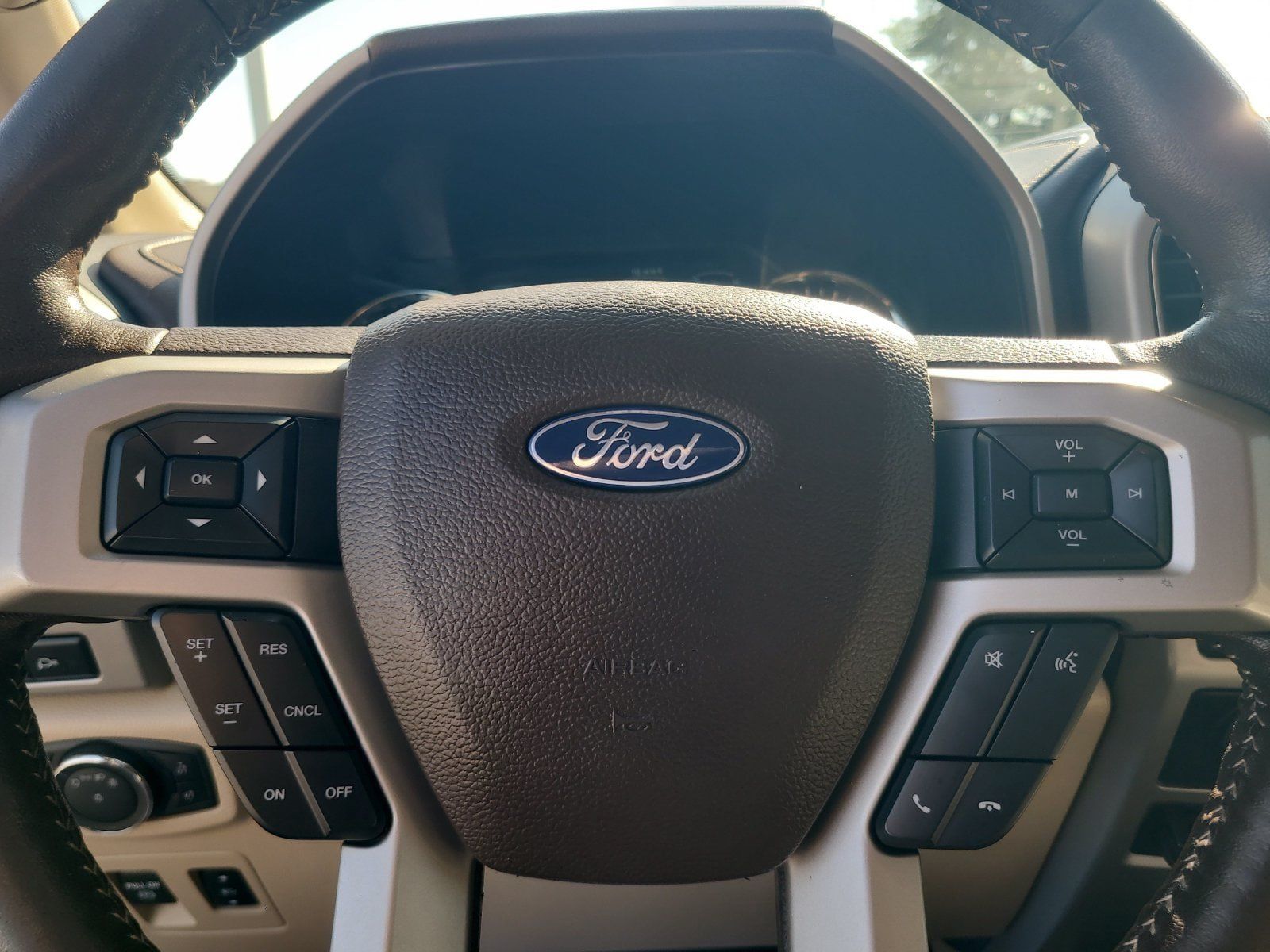 Used 2019 Ford F150 Lariat RWD image 13