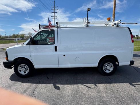 Used 2016 Chevrolet Express 2500 RWD image 2