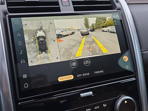 New 2025 Land Rover Discovery Dynamic SE image 24