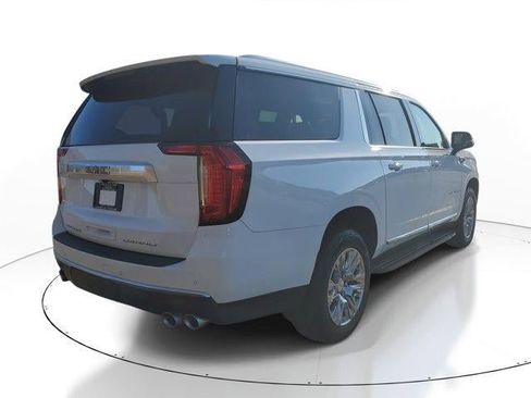 Used 2024 GMC Yukon XL Denali image 3