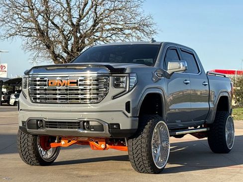Used 2025 GMC Sierra 1500 Denali w/ Denali Reserve Package AWD/4WD image 3