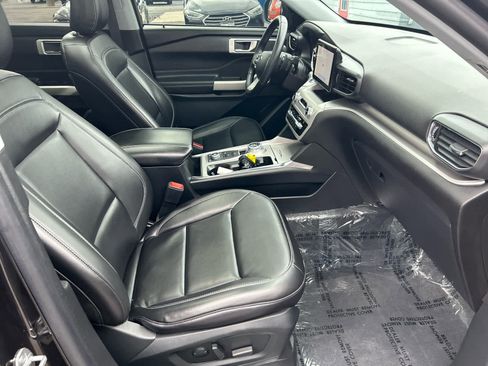 Used 2021 Ford Explorer XLT w/ Equipment Group 202A image 31