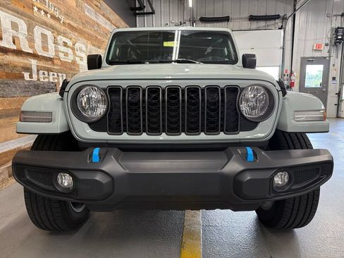 Used 2024 Jeep Wrangler Unlimited AWD/4WD image 4