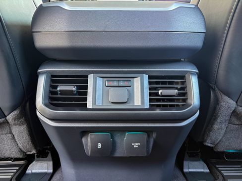 Used 2025 Ford F150 Raptor AWD/4WD image 33