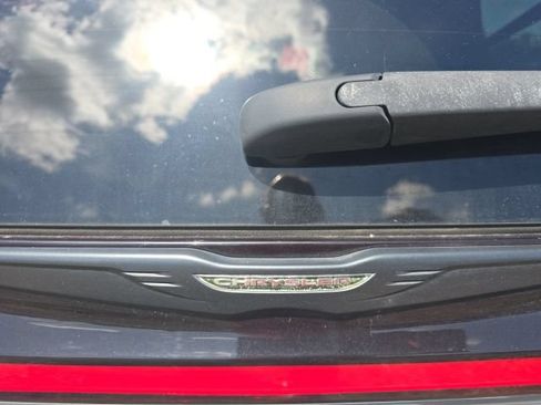 Used 2023 Chrysler Pacifica Touring-L w/ S Appearance Package FWD image 5