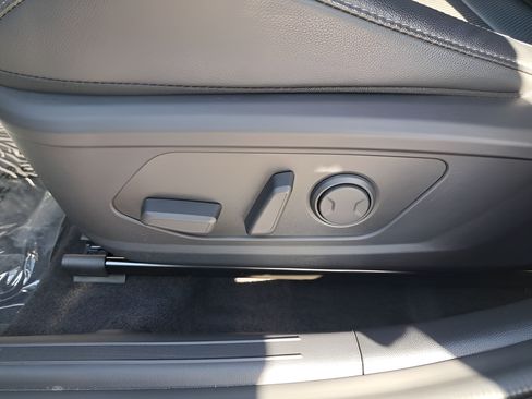 Used 2023 Hyundai Elantra Limited FWD image 9