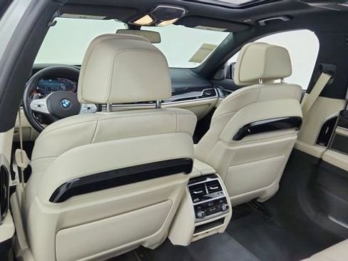 Used 2022 BMW 740i xDrive w/ M Sport Package image 32