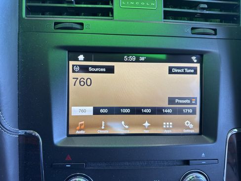 Used 2016 Lincoln Navigator Reserve image 28