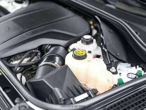 Used 2025 Land Rover Range Rover SE image 16