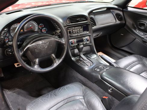 Used 2002 Chevrolet Corvette Convertible w/ Preferred Equipment Group2 RWD image 12