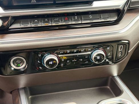 Used 2023 GMC Sierra 1500 SLT w/ SLT Convenience Package image 34