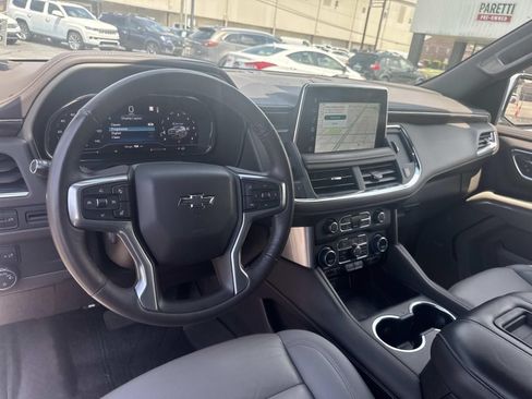 Used 2022 Chevrolet Tahoe Z71 w/ Luxury Package AWD/4WD image 17