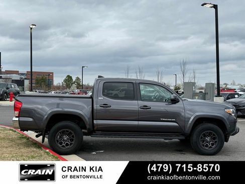 Used 2017 Toyota Tacoma SR5 w/ Tow Package image 9