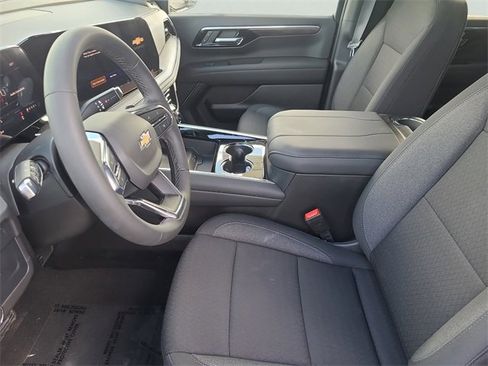 New 2026 Chevrolet Suburban LS image 21