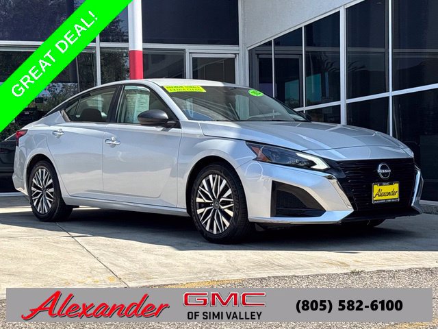 Used 2025 Nissan Altima 2.5 SV FWD image 1
