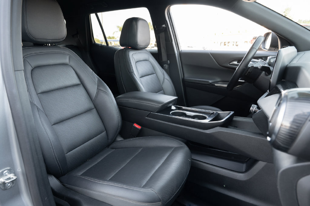 Used 2025 Chevrolet Equinox LT w/ Convenience Package II FWD image 42