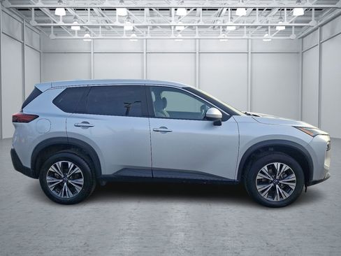 Used 2023 Nissan Rogue SV image 6