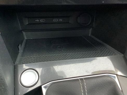 Used 2022 Volkswagen Tiguan SE image 21