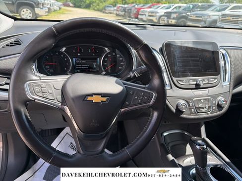 Used 2018 Chevrolet Malibu LT FWD image 12