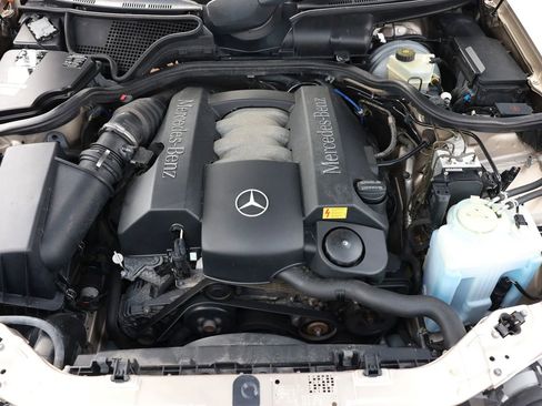 Used 2000 Mercedes-Benz E 320 4MATIC Sedan image 44